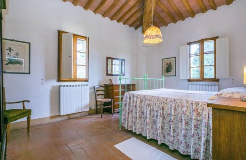 San Miniato House | Pet-Friendly Casa Girasole: Oceanfront Relaxation Awaits
