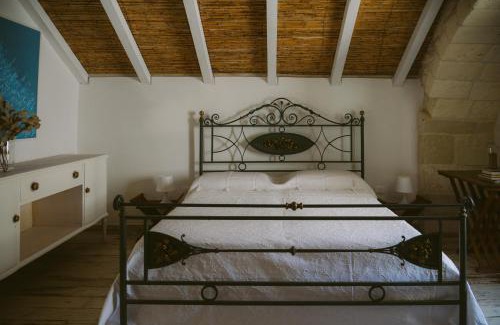 Carpignano Salentino Apartment | Explore Casa Giudecca: Pet and Child Friendly Retreat