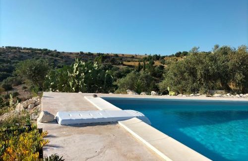 Chiaramonte Gulfi Bed & Breakfast | Discover Casa Giufà B&B: Oceanfront Retreat with Pool