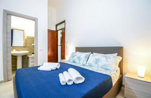 Gioiosa Marea Apartment | Central Apartment with Courtyard - 270m to Spiaggia