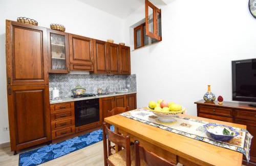 Gioiosa Marea Apartment | Central Apartment with Courtyard - 270m to Spiaggia