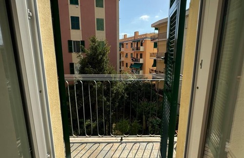 Quarto dei Mille Apartment | Casa Giulia "two steps from the sea "