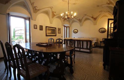 Claino Con Osteno House | Family-Friendly Getaway at Casa Glicine On The Lake