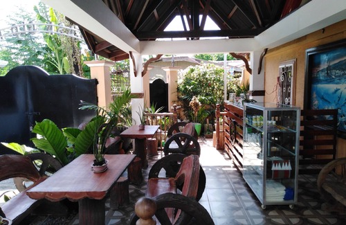 Santa Catalina House | Budget-Friendly Stay at Casa Glo Mer with Spa & Breakfast