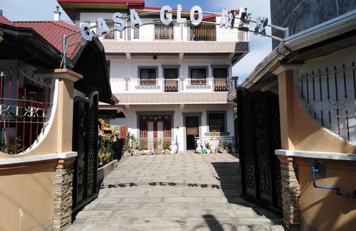 Santa Catalina House | Budget-Friendly Stay at Casa Glo Mer with Spa & Breakfast