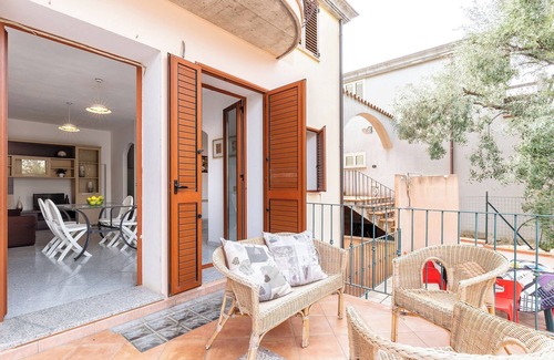 Santa Maria Navarrese Apartment | Charming Casa Goloritzè: Pet-Friendly with Breakfast Included