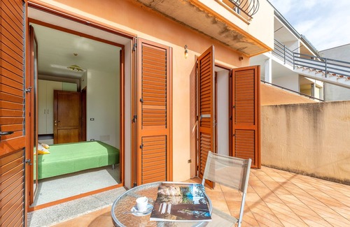 Santa Maria Navarrese Apartment | Charming Casa Goloritzè: Pet-Friendly with Breakfast Included