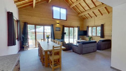 Aiguilles Apartment | CASA-Grand Laus: Duplex familial sauna et jacuzzi