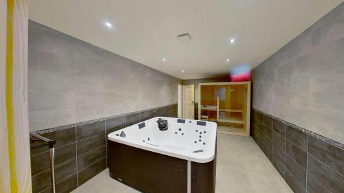 Aiguilles Apartment | CASA-Grand Laus: Duplex familial sauna et jacuzzi