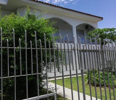 Corrego Grande House | Stunning Casa Grande with Pool and Hot Tub - Rated 10/10