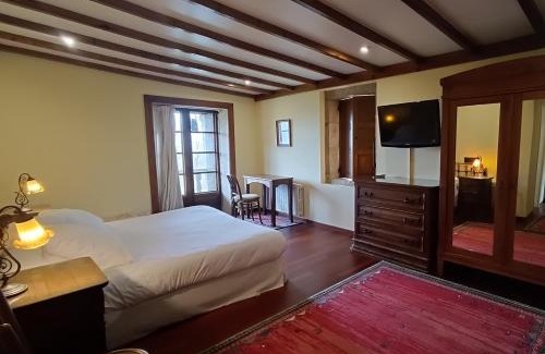 Silleda House | Family-Friendly Casa Grande de Fuentemayor with Ocean Views