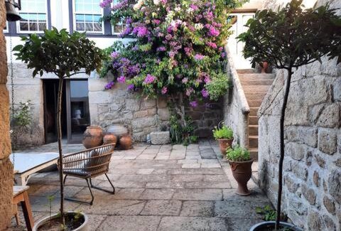 Vila Ruiva House | Discover CASA GRANDE DE JUNCAIS with Pool & Hot Tub
