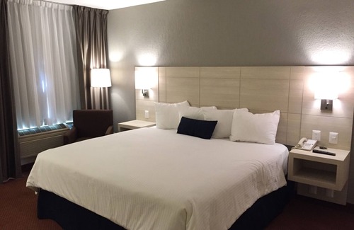 Delicias Hotel | Relax at Casa Grande Delicias with Pool and Spa Amenities