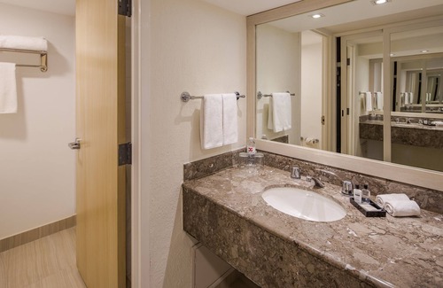 Delicias Hotel | Relax at Casa Grande Delicias with Pool and Spa Amenities