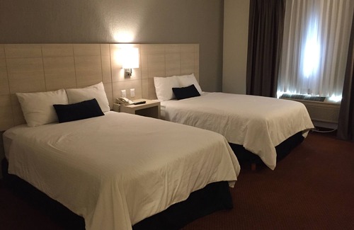 Delicias Hotel | Relax at Casa Grande Delicias with Pool and Spa Amenities