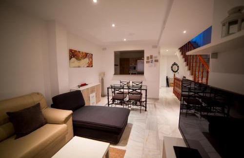 San Lorenzo House | Historic Casa Grande: Family & Pet Friendly Retreat