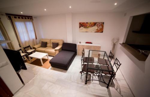 San Lorenzo House | Historic Casa Grande: Family & Pet Friendly Retreat