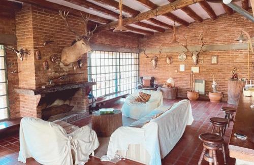 Raco House | Casa Grande en Raco: Perfect for Families and Pets