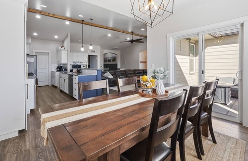 Caldwell House | Beautiful Casa Grande Retreat with Hot Tub & Pet-Friendly Stay