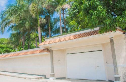 Salina Cruz House | Private Casa with Garden & Child-Friendly Amenities
