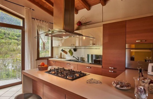 Codogna-Cardano House | Cozy Casa Grandola-Green Garden: Oceanfront Escape