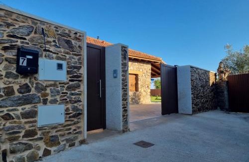 Monforte de Lemos House | Guest Rated Casa Grilo: Oceanfront Escape with Private Pool