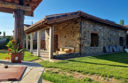 Monforte de Lemos House | Guest Rated Casa Grilo: Oceanfront Escape with Private Pool