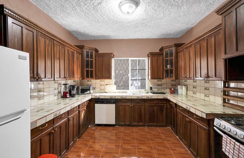 Leon House | Casa Guadalupe: Pet-Friendly Oasis with Oceanfront Views