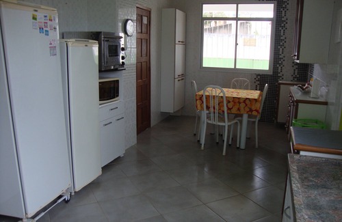 Centro House | Inviting Casa Guarapari with Oceanfront Views and Suites