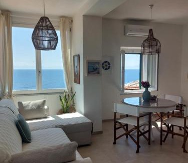 Chiessi House | Discover Casa Guerrino: Oceanfront Retreat with Great Reviews