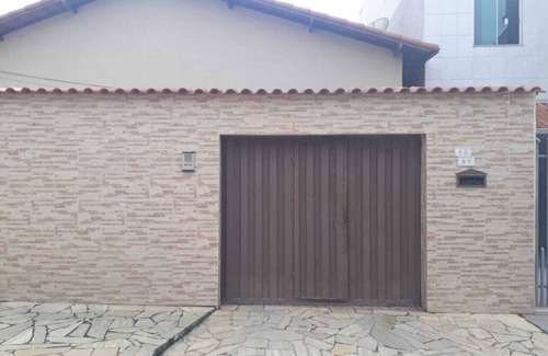 Sao Lourenco House | Cozy Casa Guimarães São Lourenço: Pet-Friendly Retreat