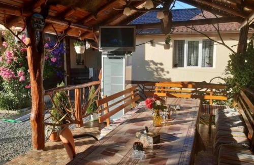 Sovata House | Experience Casa Hărșan: Oceanfront Bliss with Pool Access