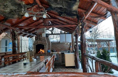 Sovata House | Experience Casa Hărșan: Oceanfront Bliss with Pool Access