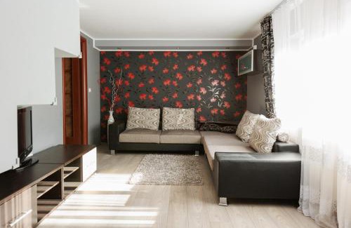 Gura Teghii House | Family-Friendly Casa Haiducului Gheorghelas with Hot Tub