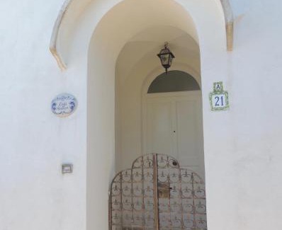 Tiberio House | Family-Friendly Getaway at Casa Heather with Breakfast Included