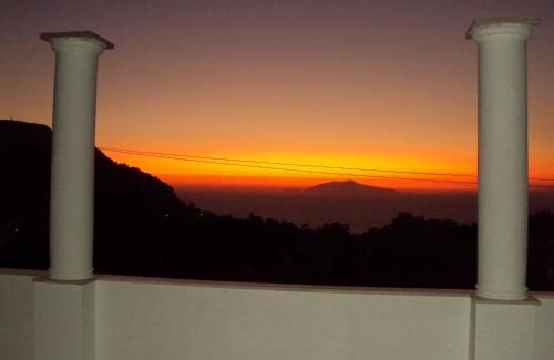 Tiberio House | Family-Friendly Getaway at Casa Heather with Breakfast Included