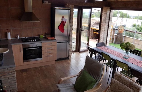 Roda de Bara House | Exceptional Stay at Casa Hecmar with Pool and Kitchen