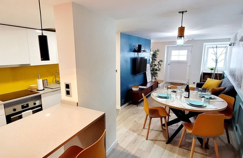 Seixal House | Inviting Casa Helder: Family-Friendly with Breakfast Included