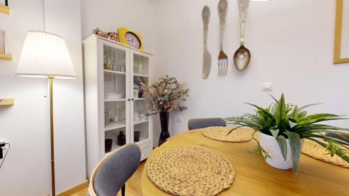 San Andres-San Pablo Apartment | Discover La Perla del Casco Antiguo: Family-Friendly Stay