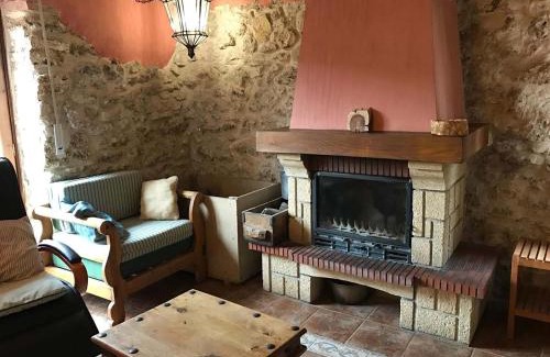 Corduente House | Cozy Casa Hipolito: Pet-Friendly with Breakfast Included