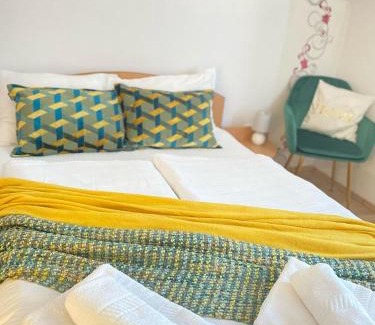 Firiza House | Discover CASA HOBAN: Family-Friendly with Hot Tub & Kitchen