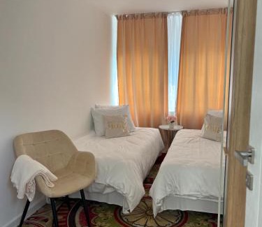Firiza House | Discover CASA HOBAN: Family-Friendly with Hot Tub & Kitchen