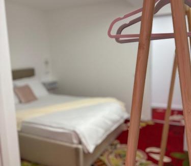 Firiza House | Discover CASA HOBAN: Family-Friendly with Hot Tub & Kitchen