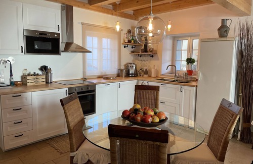 Cartaxo Cottage | Discover Casa Holi - Valada: Ocean View & Relaxing Spa