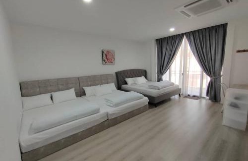 Miri House | CASA Homestay: Family-Friendly Stay with Kitchen Amenities