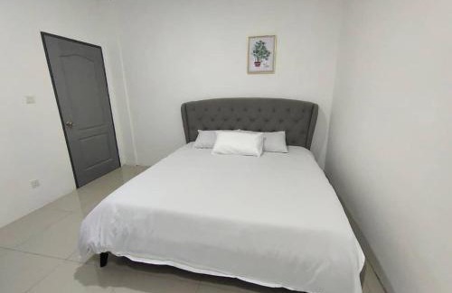 Miri House | CASA Homestay: Family-Friendly Stay with Kitchen Amenities