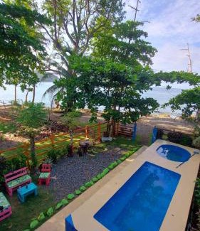 Capurgana House | Budget-Friendly Casa Hostal Playa Coral with Pool & Pets