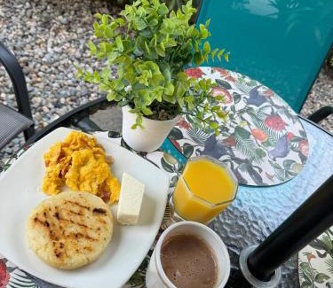 Villavicencio House | Pet-Friendly Casa Hotel AeroClubR15 with Pool & Family Fun
