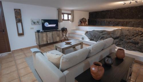 Masdache House | Family-Friendly Retreat at Casa Ico Lanzarote - 9.5/10 Rating