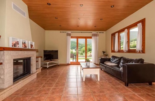 Montella House | Discover Montella I: Family-Friendly Getaway with Top Ratings